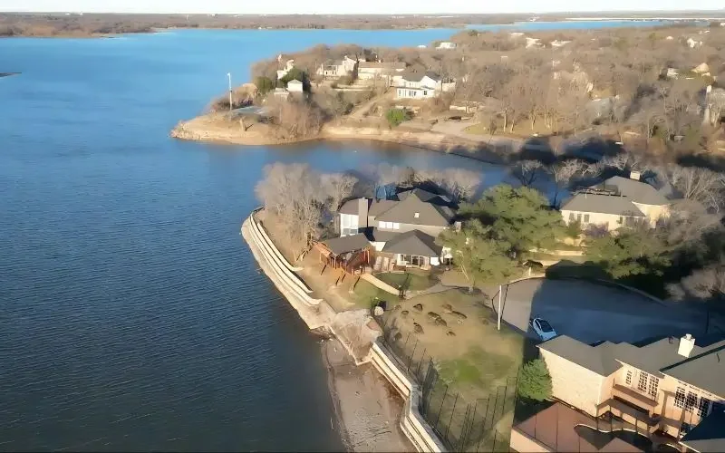 Highland Village Texas lakeside community with LISD schools and small-town feel near Flower Mound